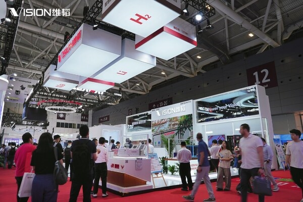固态电池首次揭晓！雄韬股份新品亮相CIBF2025
