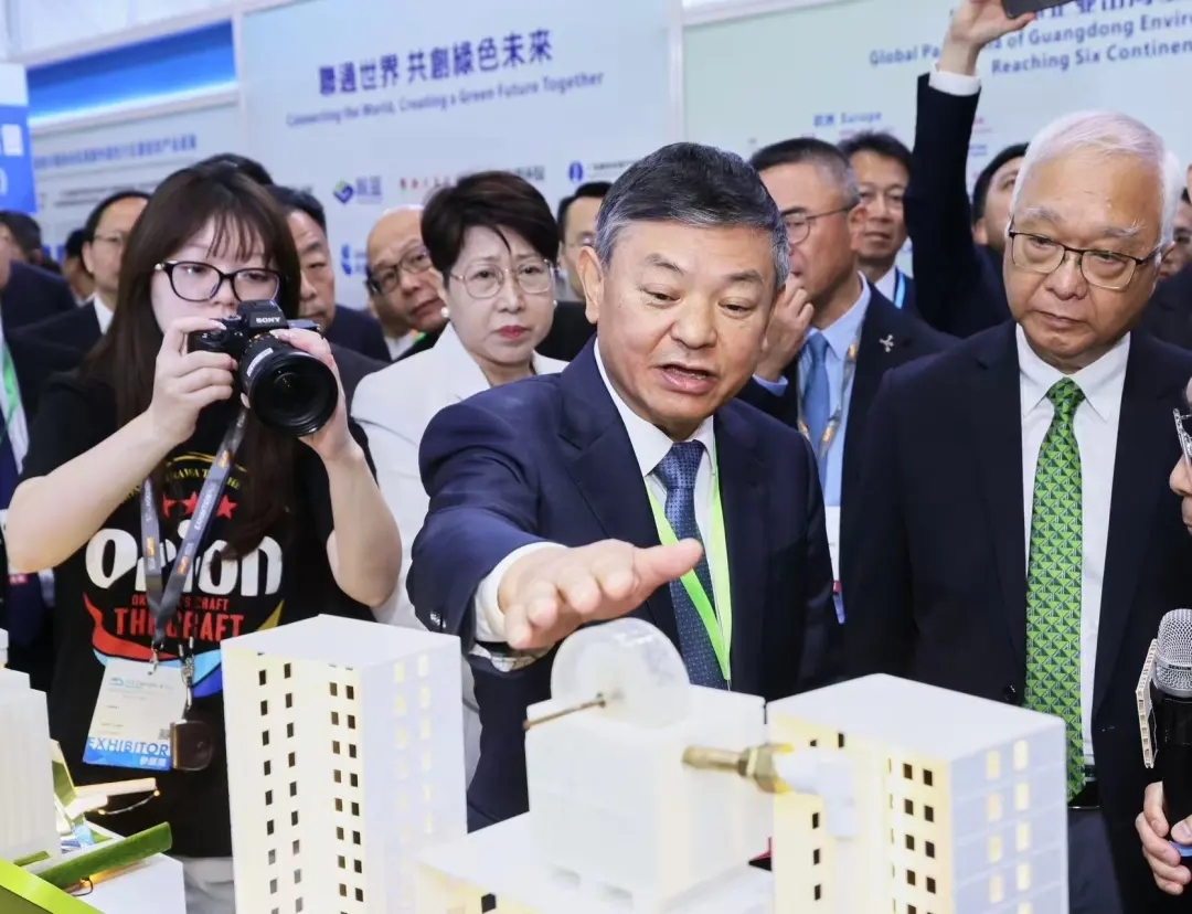 生态环境部部长黄润秋出席香港第二十一届国际环保博览会